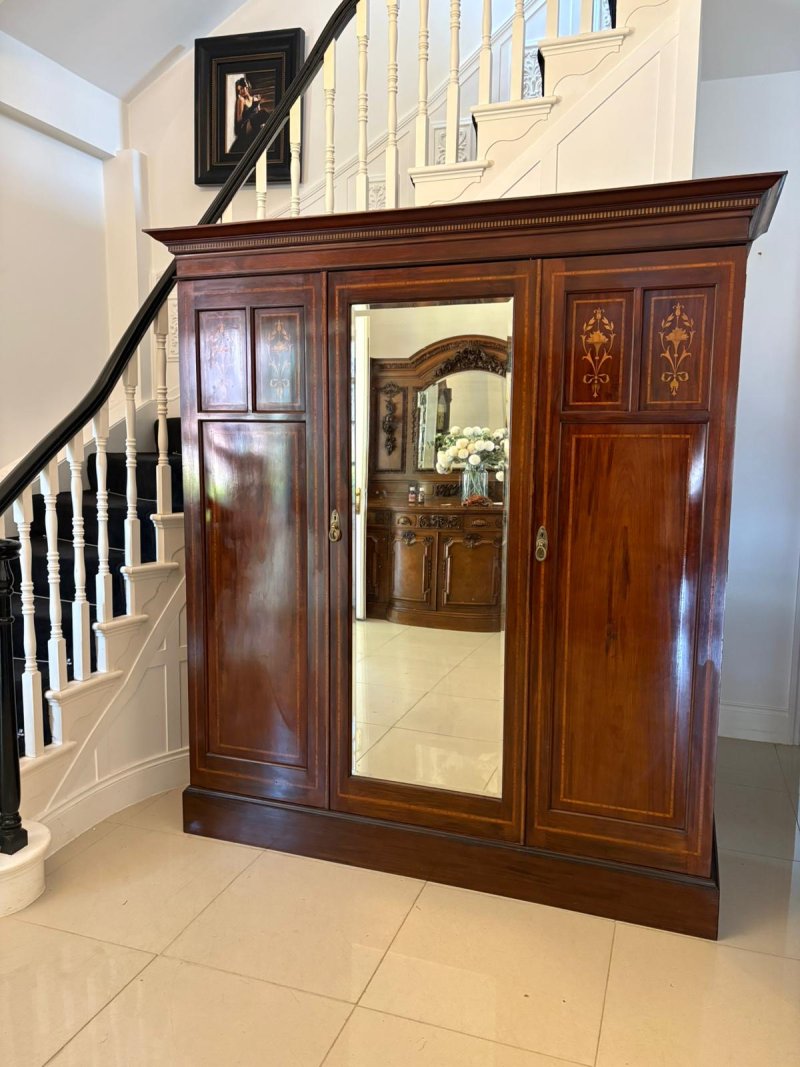 Large Antique Victorian Quality Inlaid Figured Mahogany 3 Door Wardrobe - Image 3